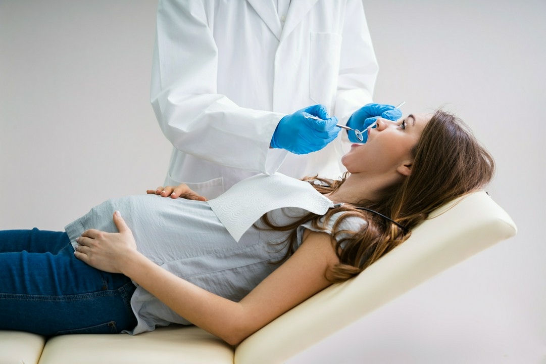 kobieta w ciąży u stomatologa